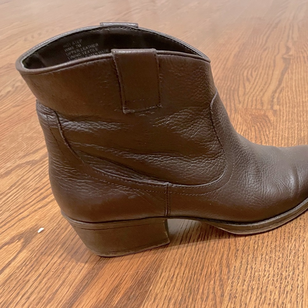 Dark brown leather booties. Kenneth Cole Reaction 7
